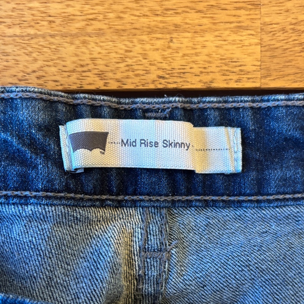 Levi's Women's Dark Indigo Straight Jeans - Picture 3 of 5